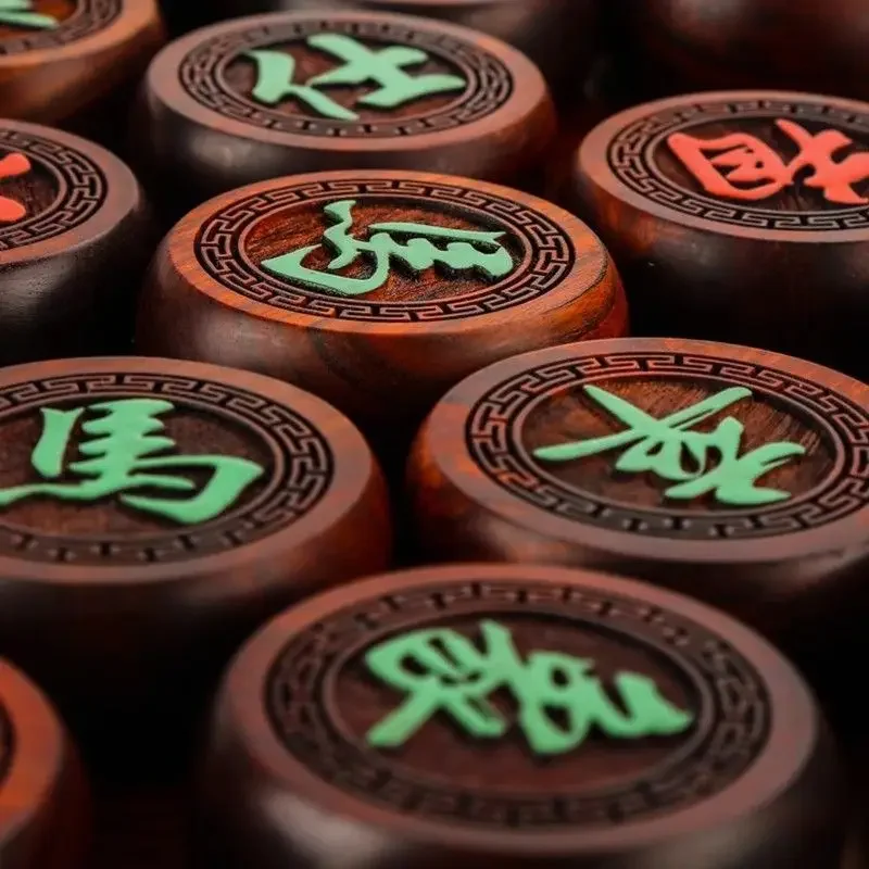 중국어 프리미엄 선물 체스 세트 디럭스 접이식 체스 디스크 휴대용 레드우드 체스맨 최고 품질의 엔터테인먼트 수집품