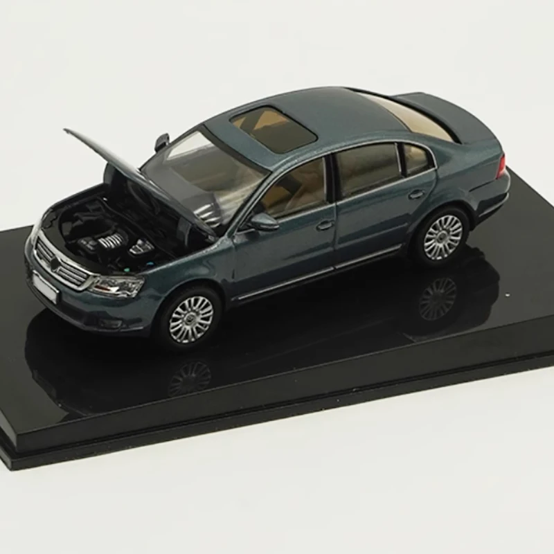 Diecast 1:43 Scale PASSAT Sedan Alloy Car Model Finished Product Simulation Toy Gift Static Model Display Souvenir