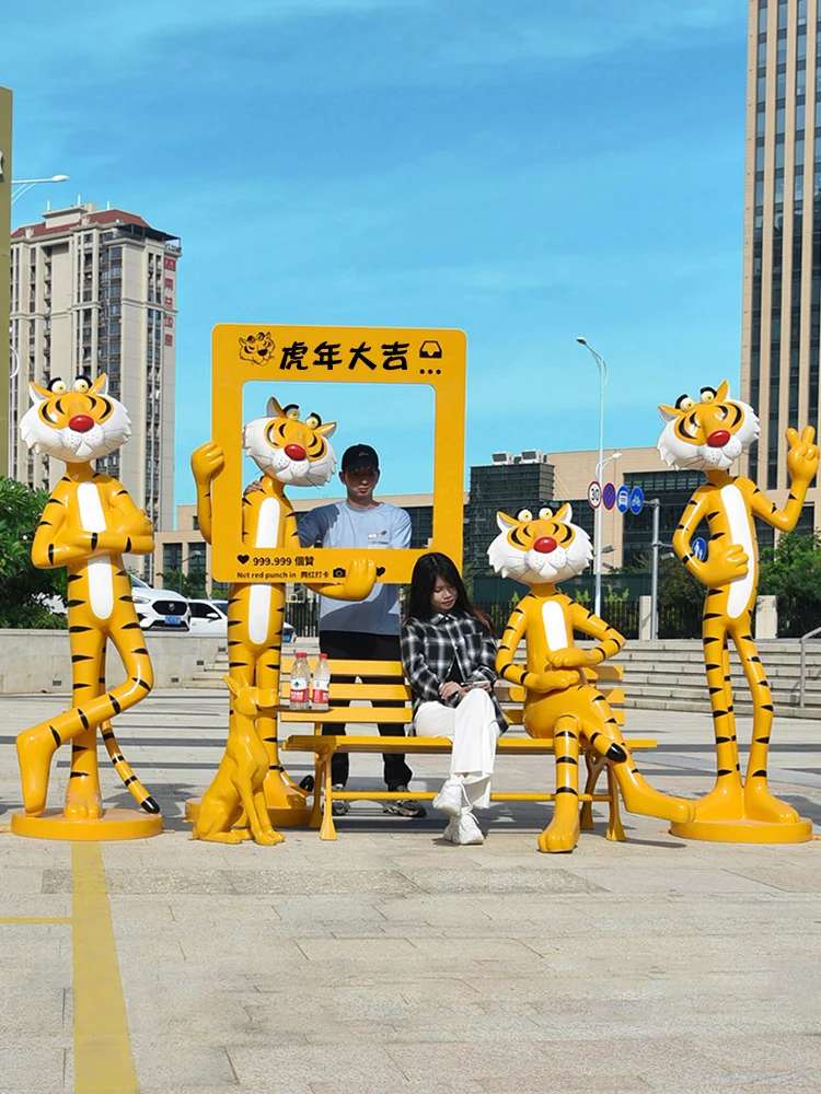 

Cartoon Tiger GRP Sculpture Shopping Mall Sales Department New Year Outdoor Landing Big Decorations