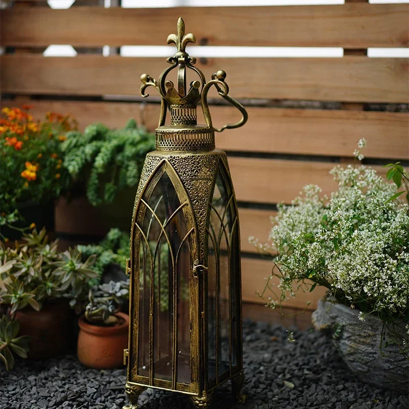 

Retro iron hollowed out Moroccan candle holders, wind lamps gardens, floor to ceiling decorations, horticultural