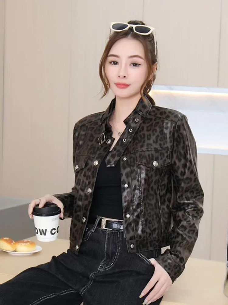 2025 秋の新女性のアメリカンレトロショートスタイルスプライシング Pu レザーヒョウ柄トップトレンディなジャケットヒョウ柄コート