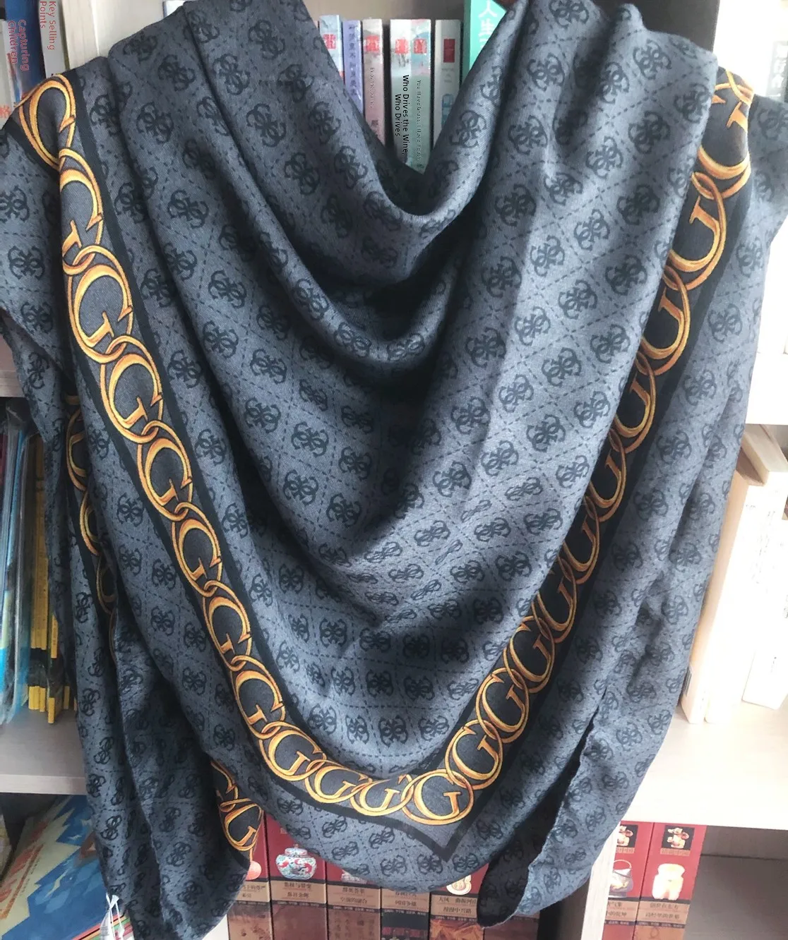 Simple Casual Fashionable Scarf Large Versatile Color Enhancing Trendy Wrap Multi Use Scarf/ Shawl for Men And Women