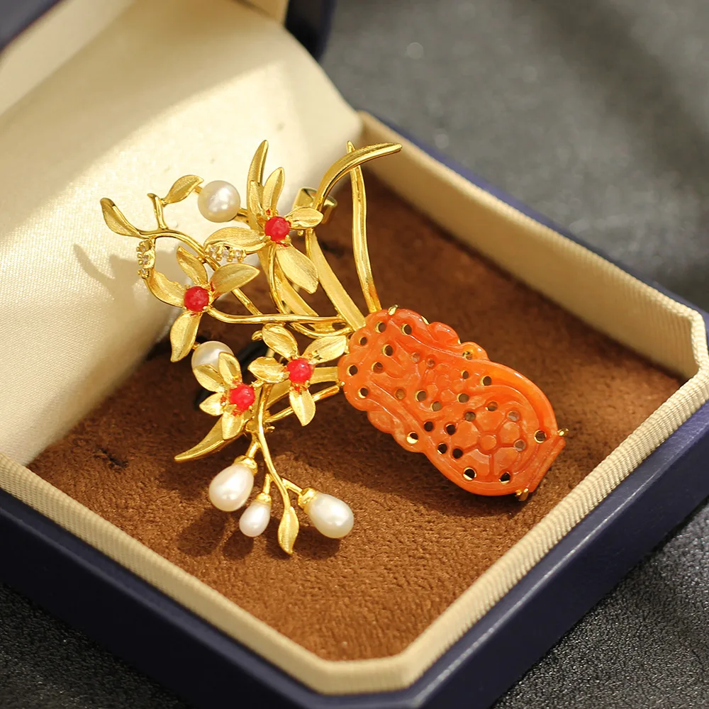 Winter New Chinese Vase Brooch Retro Exquisite Hollow Jade Elegant Pearl Pin Cheongsam Suit Accessories Female Broche