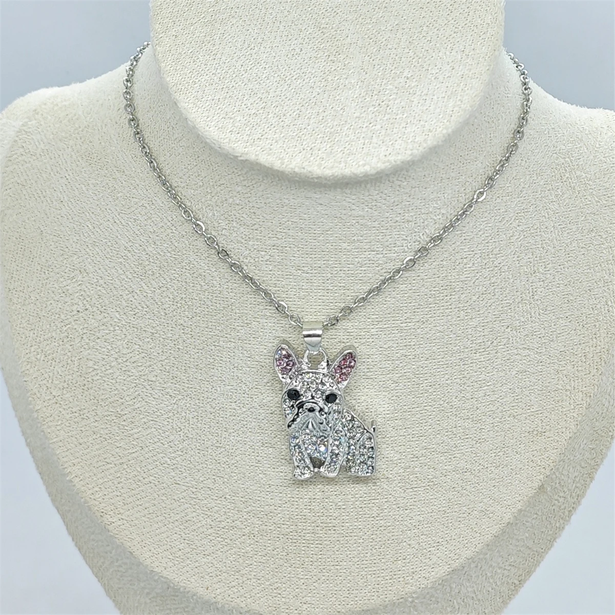 Exquisite Cute White Bulldog Pendant Necklace for Women Elegant Pet Puppy Jewelry Animal Accessories Dog Lovers Gifts