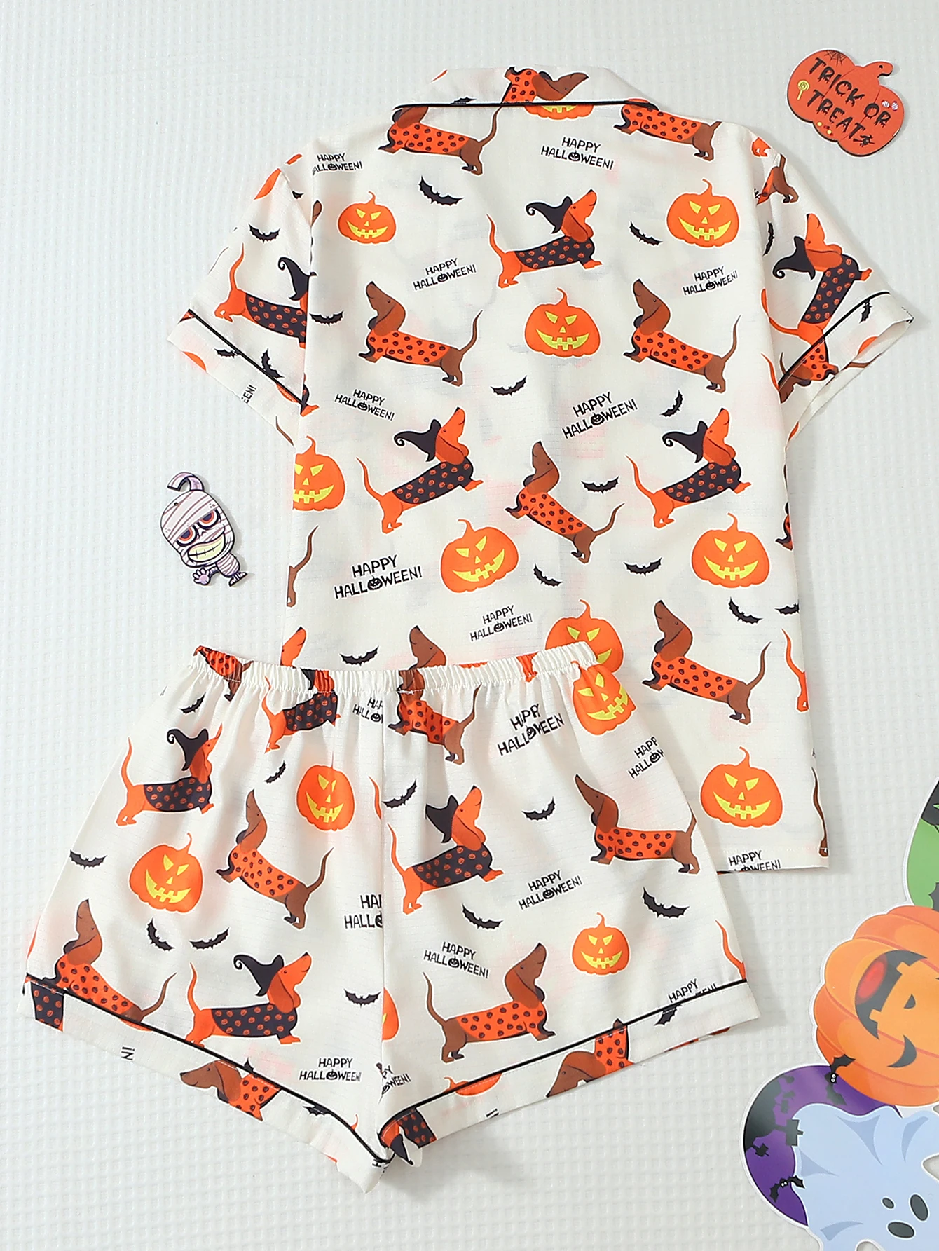 2-piece set of funny and quirky apricot-colored pumpkin Halloween dachshund print spring/summer short-sleeve collared top and bow-tie shorts women's pajama set, home wear suitable for Halloween