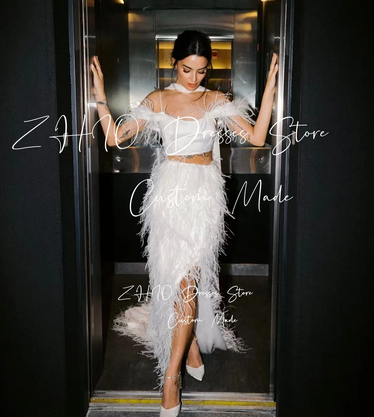 ZHIO 絶妙な羽根飾り付き2ピースウェディングパーティードレス オフショルダー マーメイドスイープトレイン ホワイトサテンイブニングガウン 女性用カスタムメイド