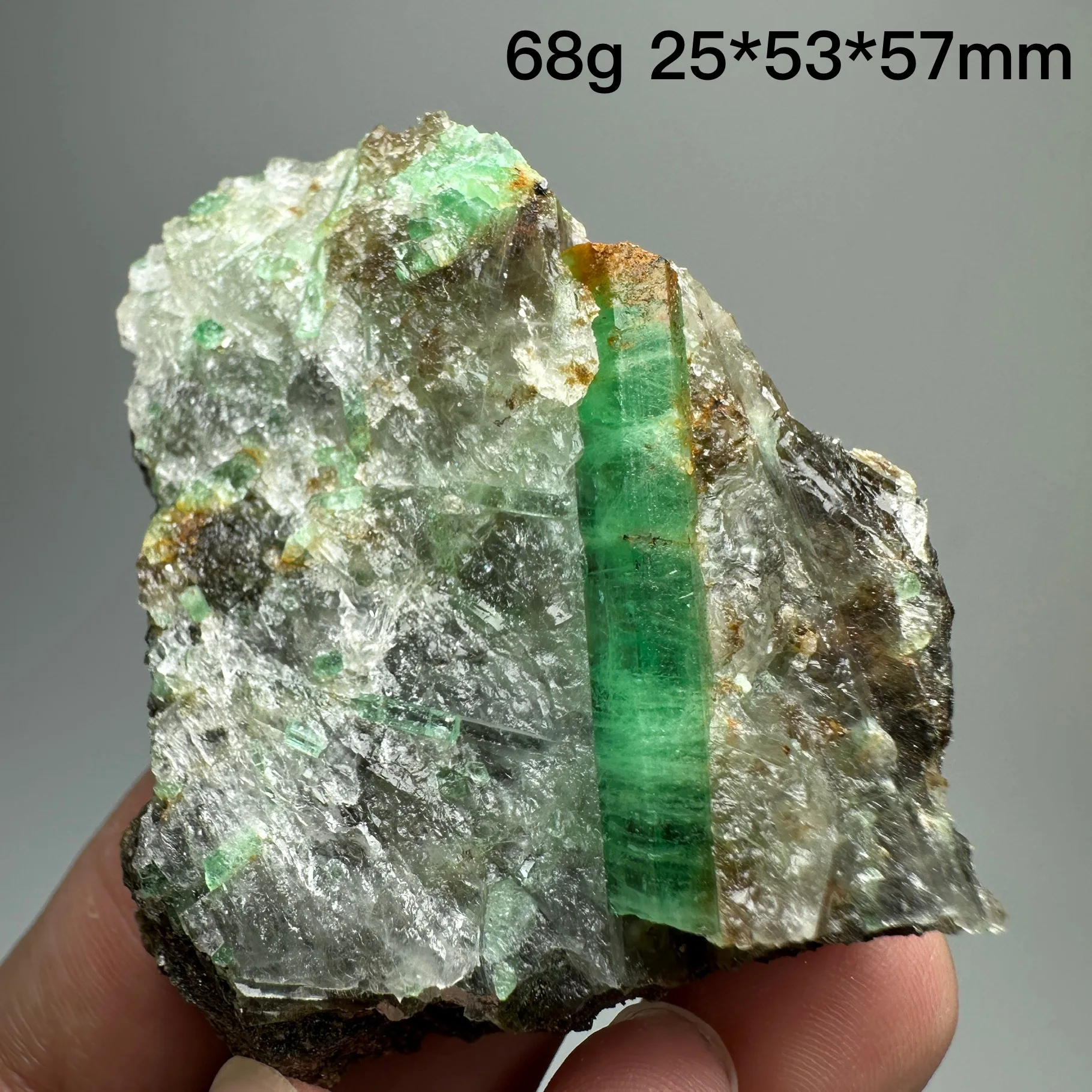 عينة معدنية من الزمرد الطبيعي + بلورات كوارتز شفاء وأحجار كريمة صخرية #5