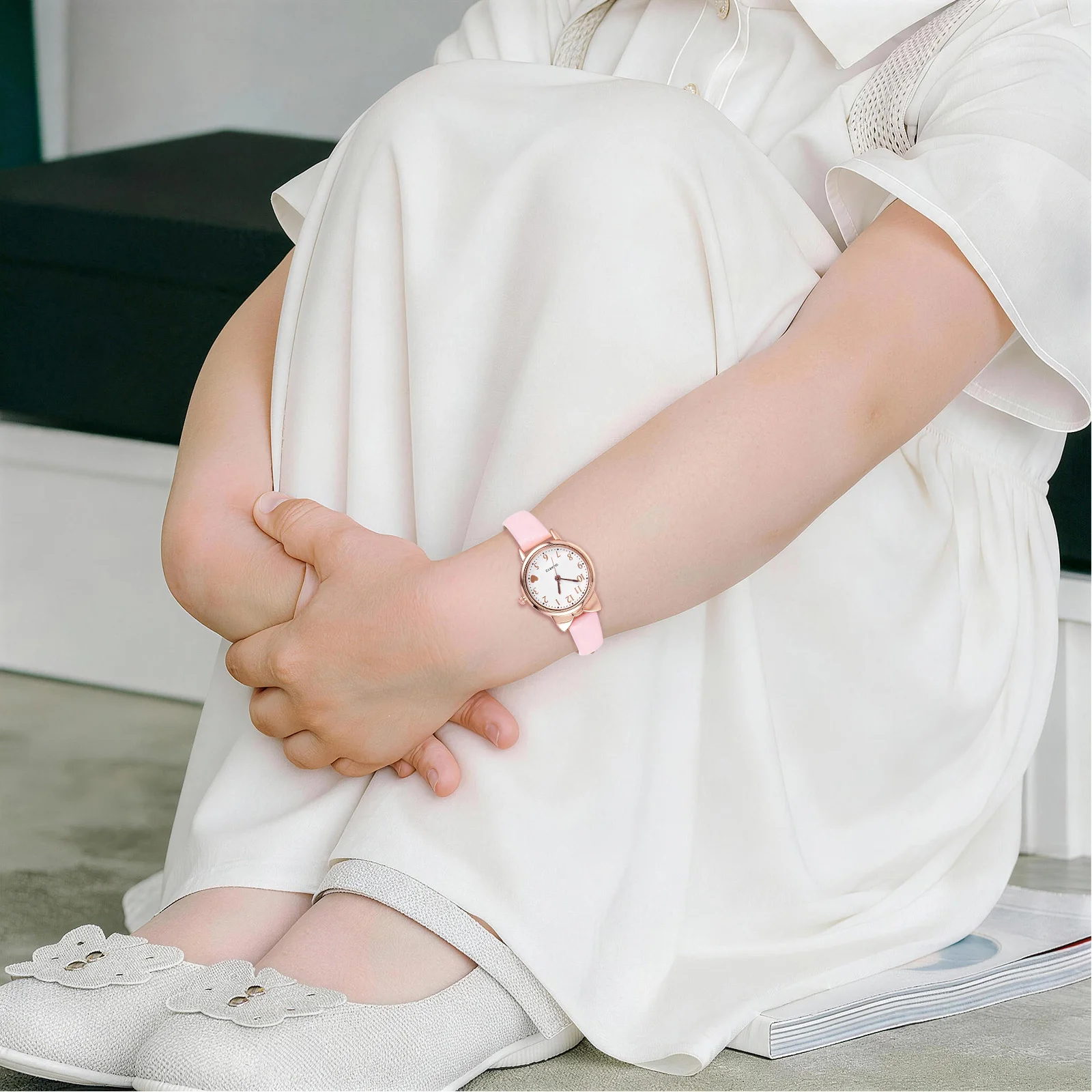 1Pcs Glow in The Dark Wrist Watch Fine Workmanship Lightweight Analog Watch for Students Daily Fashion