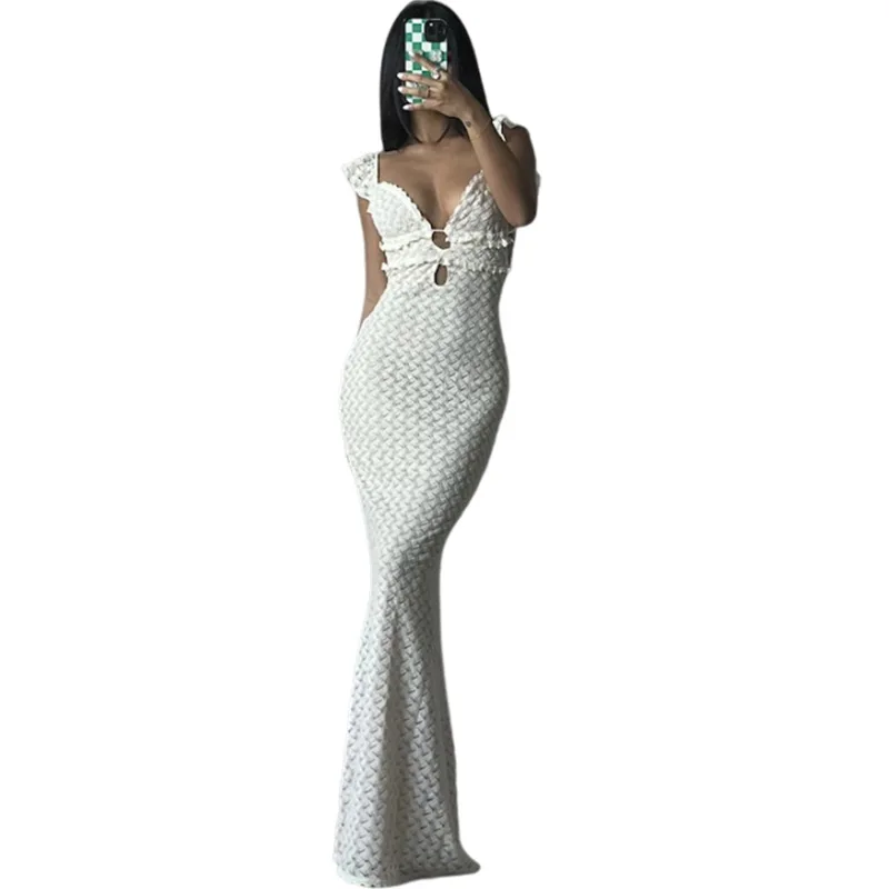 فستان مناسب بدون ظهر برقبة على شكل حرف V للنساء مع تصميم بفتحة ربط، تنحيف دون كونه ضيق، يخفي الثديين الجانبيين