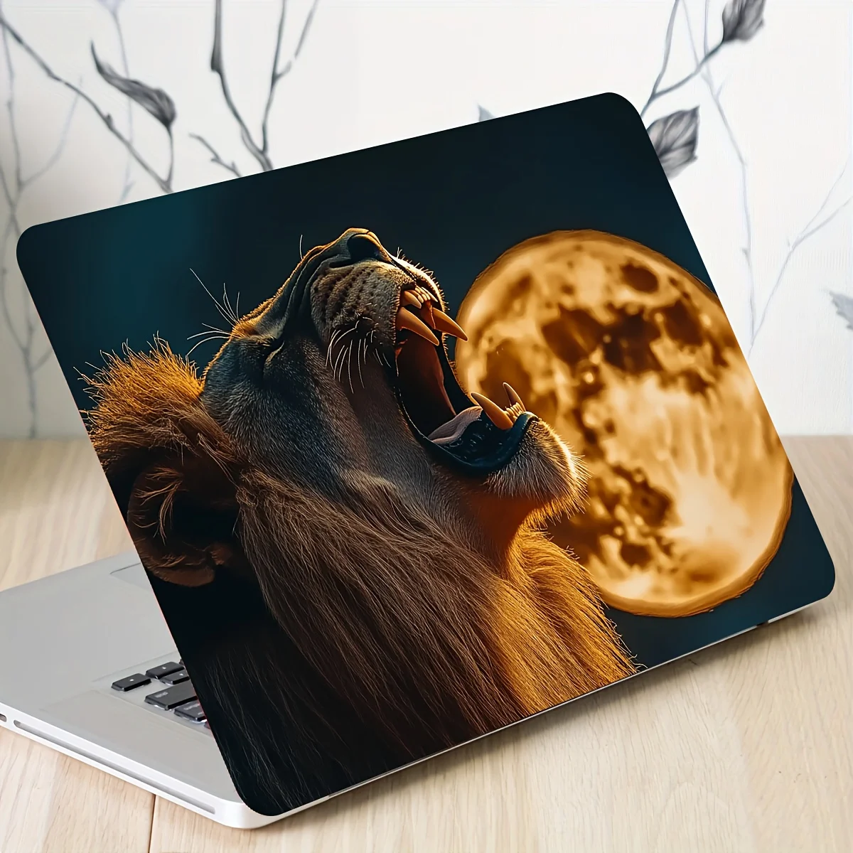 2 pieces of Roaring Lion Art Vinyl Stickers - Scratch resistant Laptop Skin Stickers, suitable for laptops and cartoon style