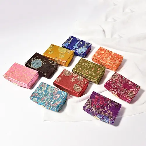 1Pc Retro Embroidered  Square Lipstick Case With Mirrors Brocade Flower Design Lipstick Display Box Jewelry Holder Random Color