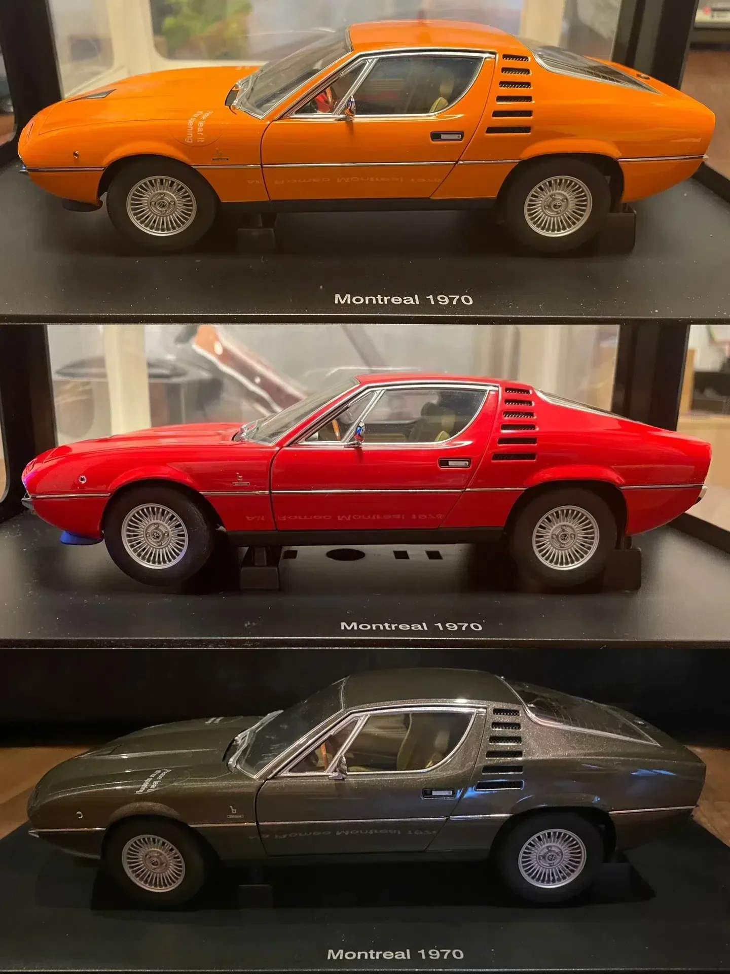 

Autoart 1:18 Montreal 1970 Simulation Limited Edition All Open Alloy Metal Static Car Model Toy Gift