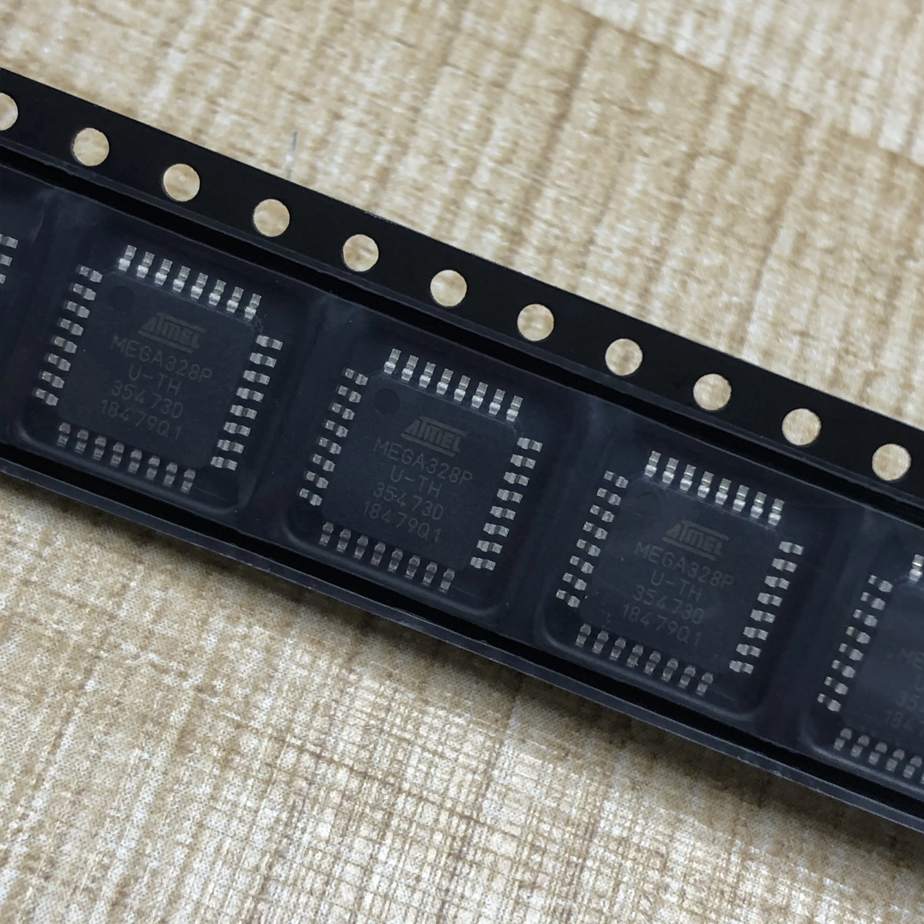 ATMEGA328P-AUR TQFP-32 8-bit 2kB RAM 32kB flash surface-mount microcontroller