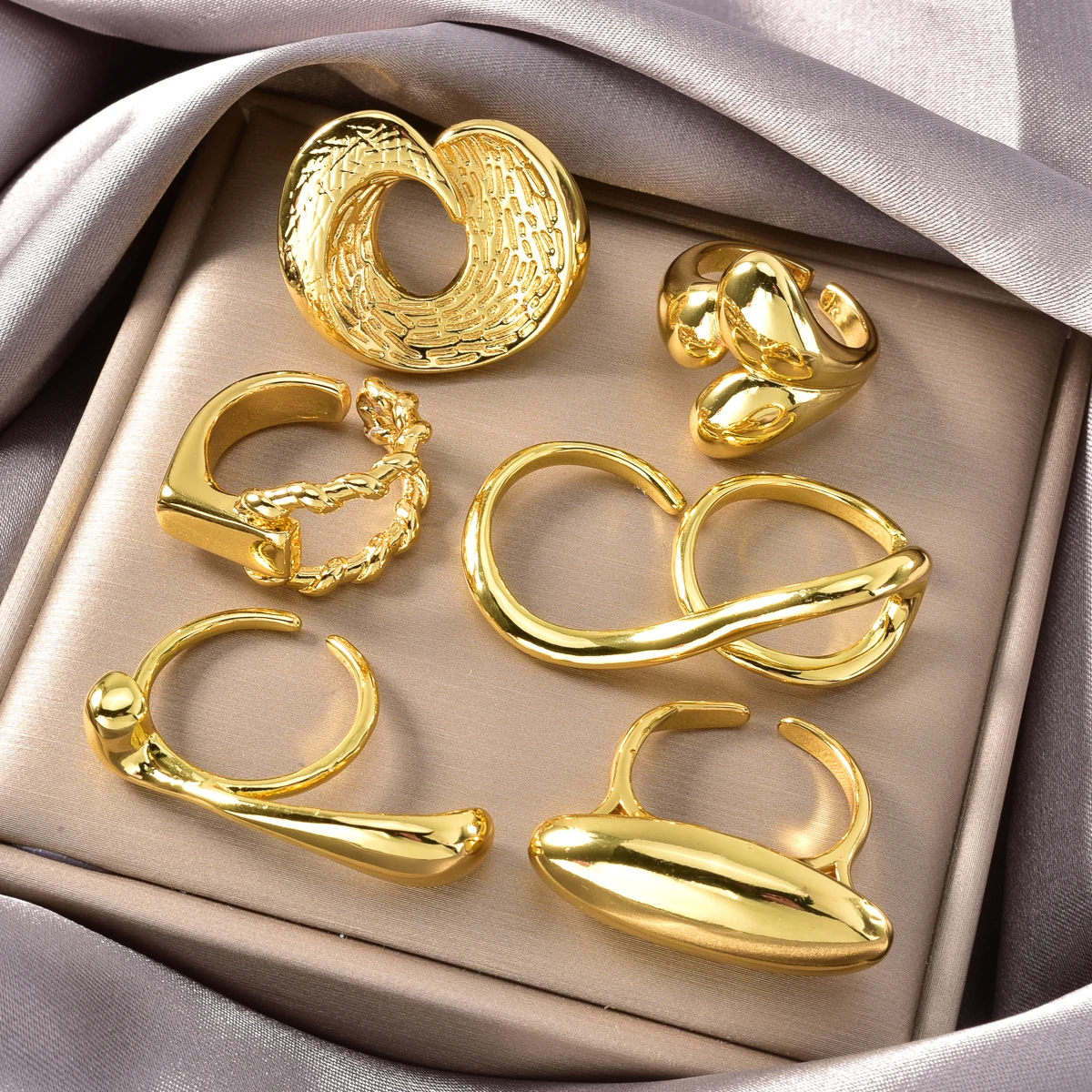 

Abstract Geometric Gold Plated Ring Minimalist Style Sculptural Jewelry Modern Art Personality Unisex Fashion Accessory