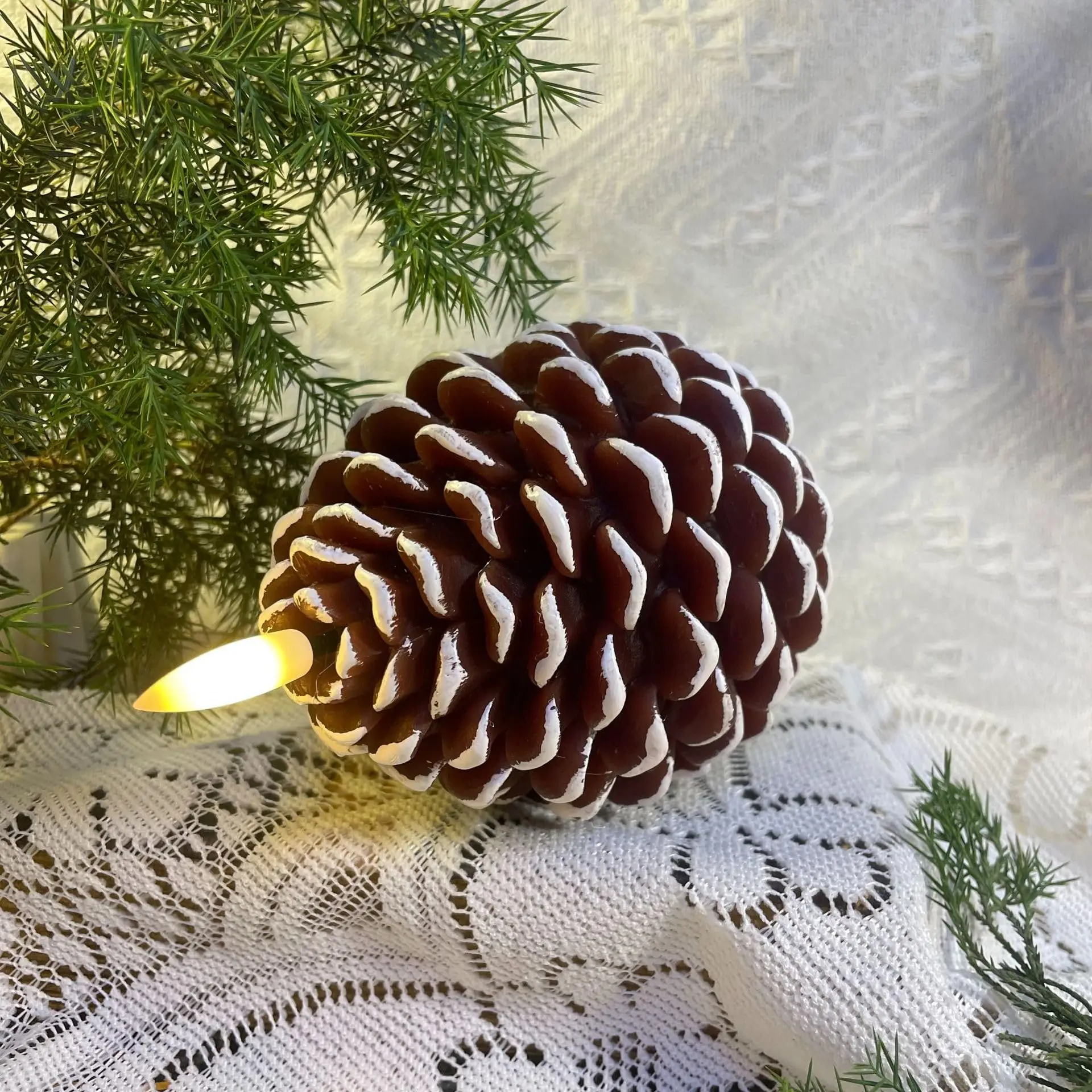 

Pack of 2 LED Pine Cone Candle Pinecone Shaped Realistic Wax Candles LED Electronic Candle for Holiday Indoor Decoration