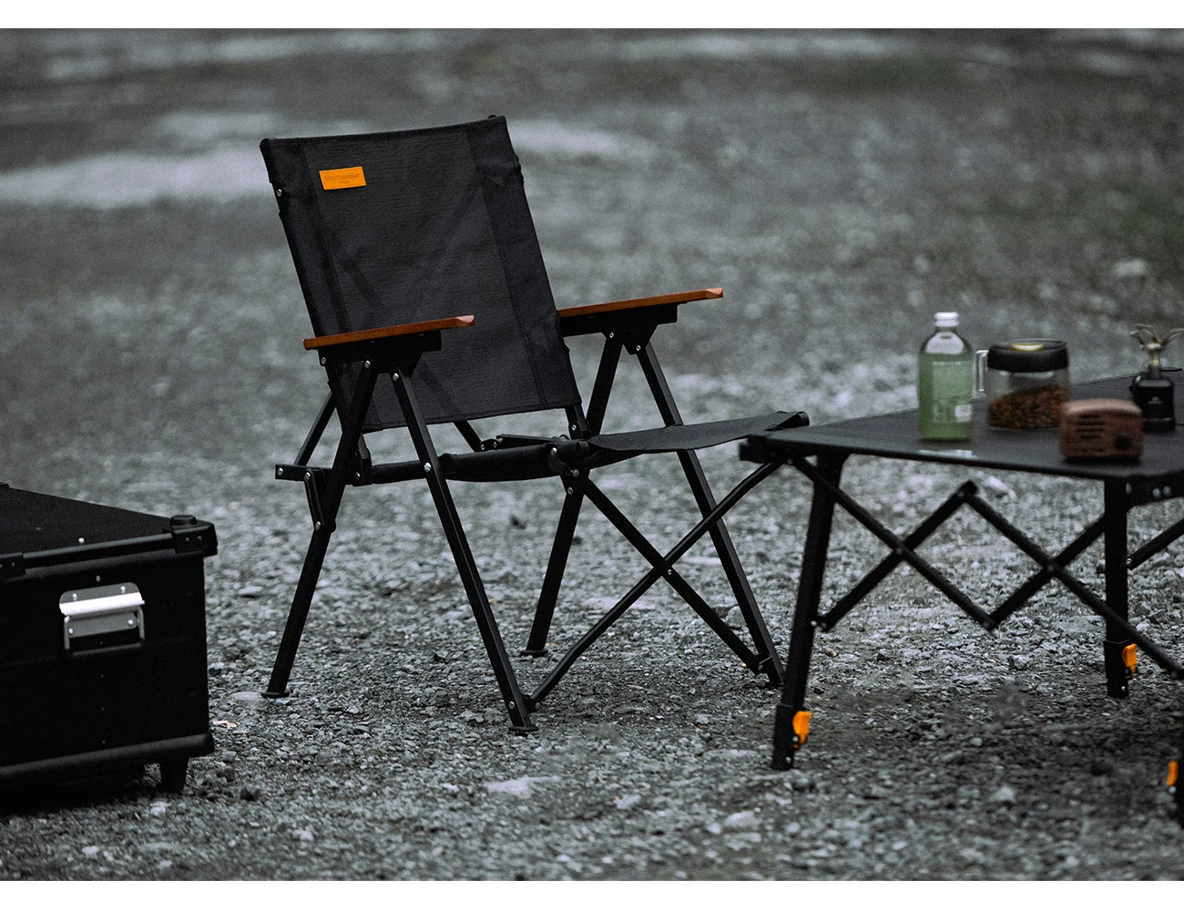 Mountainhiker Atmungsaktiver Campingstuhl mit Holzarmlehne, Tragbarer Klappbarer Outdoor-Stuhl für Strand, Angeln, Picknick, Schwarz, Sommer – Detail 14