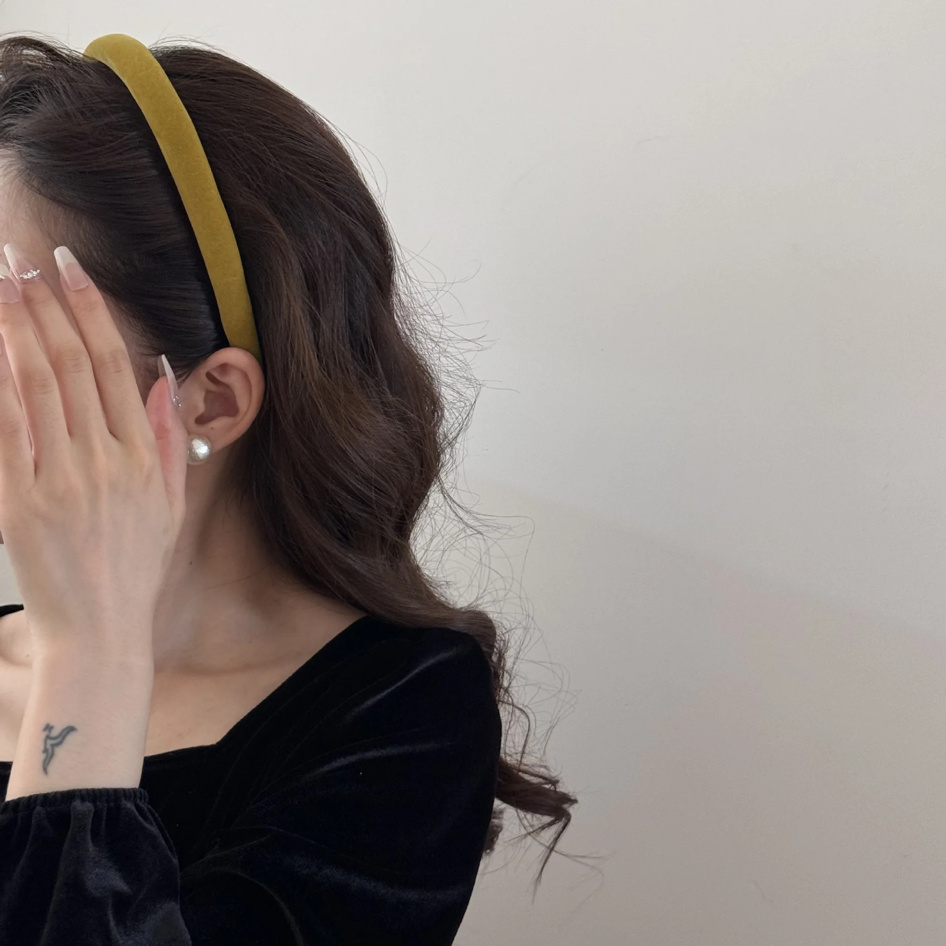 Neue Damen-Stirnbänder aus Samt und Satin, schicke, einfarbige, dünne Haarbänder, passend für verschiedene Anlässe, elegante Haarreifen, rutschfest, bequem, 1 Stück – Detail 2