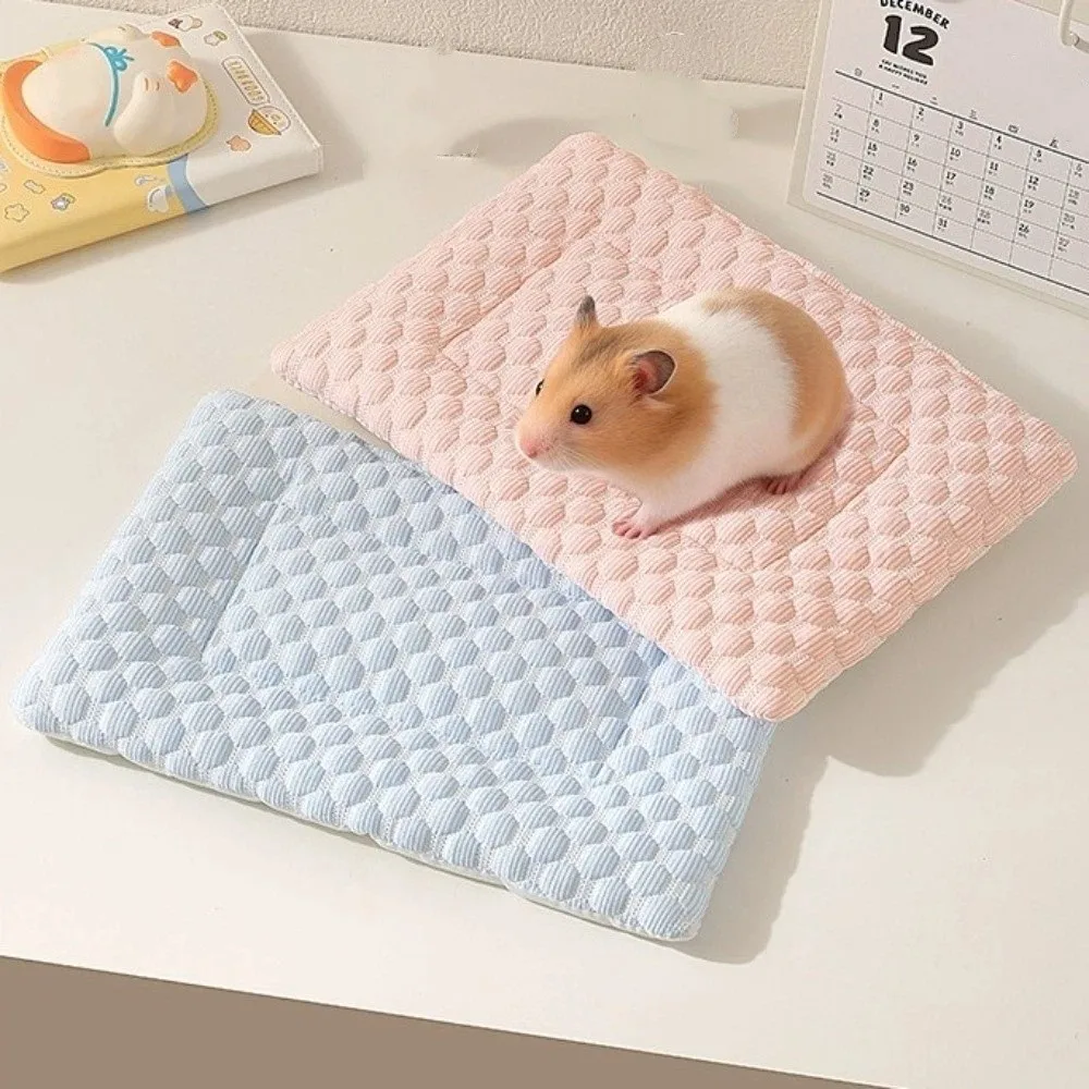 Pet Supplies Soft Hamster Cooling Mat Breathable Non-slip Guinea Pig Bed Pad Comfortable Ice Silk Pad Pet Sleeping Mat Cage Mat