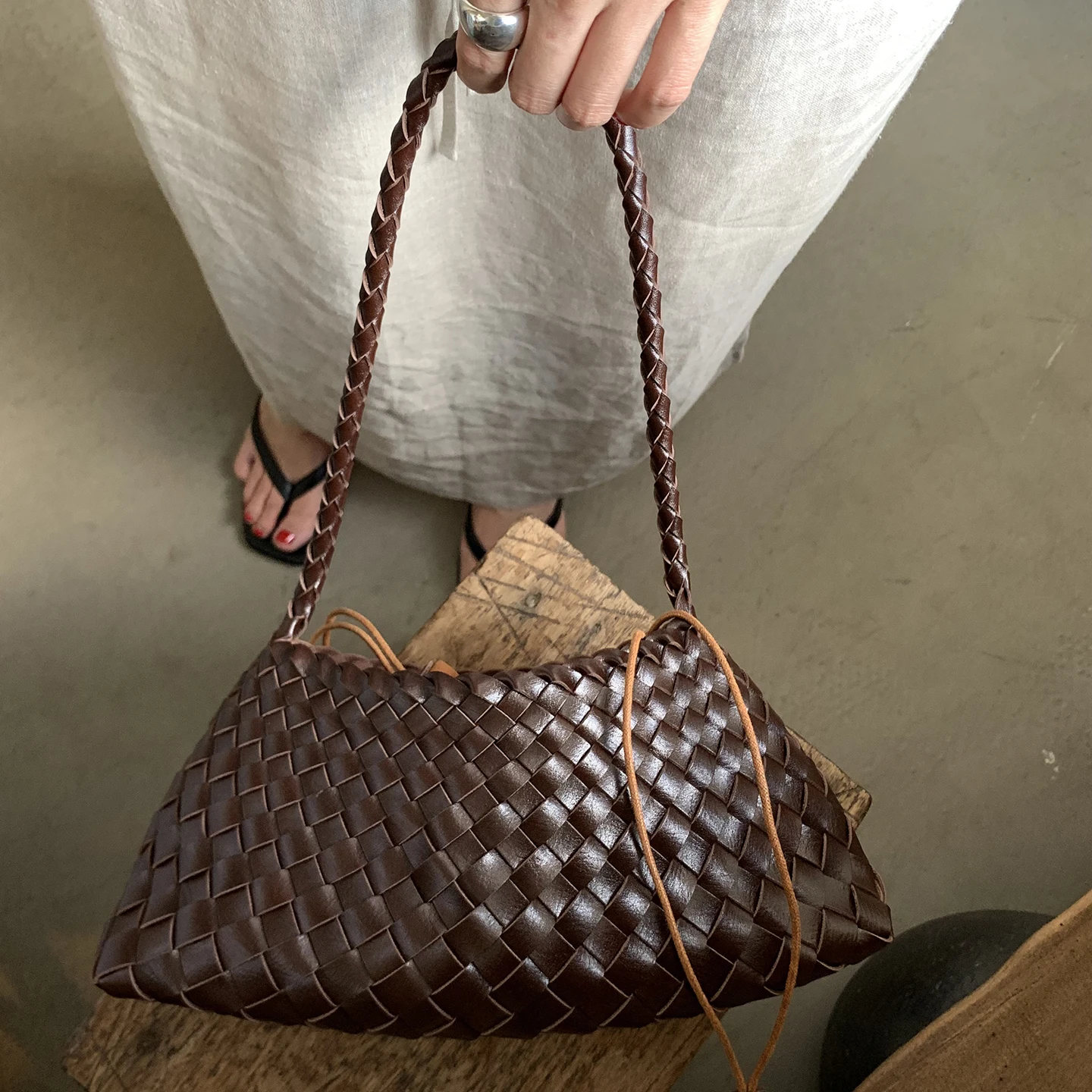 2026 New Fashionable Underarm Shoulder Bags Luxury 2026 Woman Bags Handbags Versatile Summer Woven PU Leather Buckets Bag