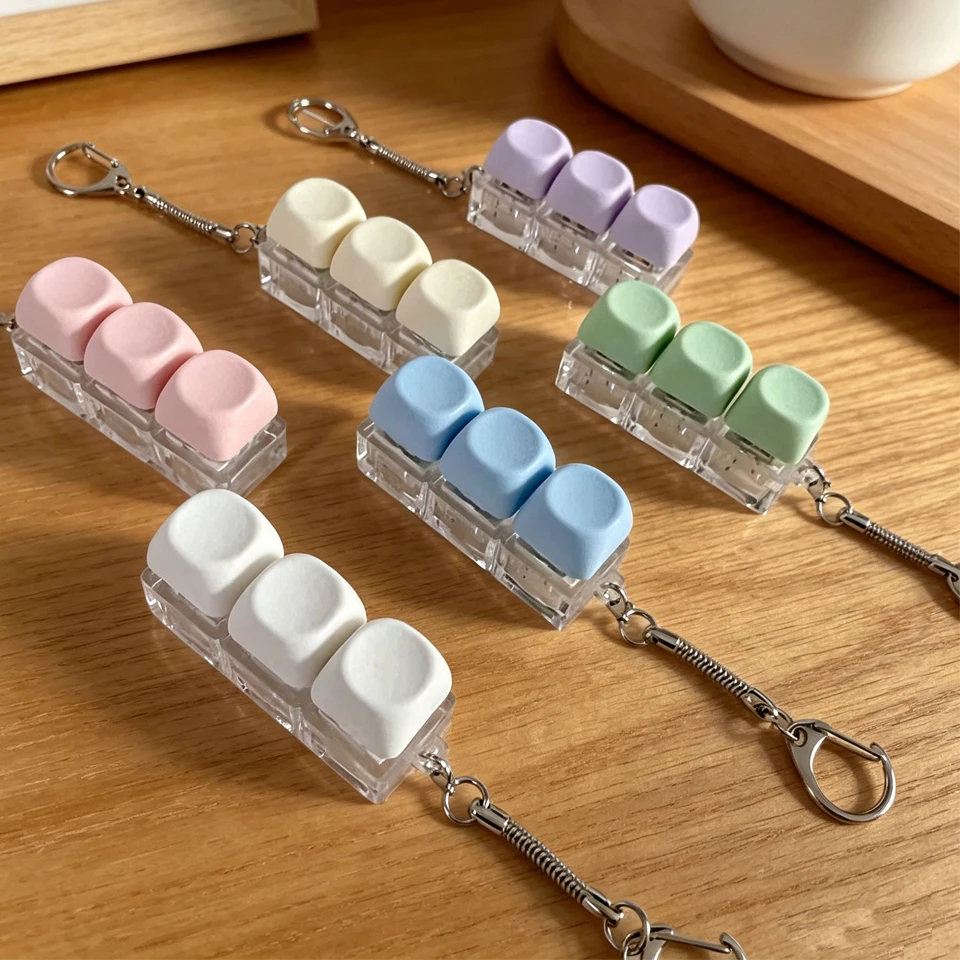 ZAKOL Nouveau Porte-clés Interactif LED Couleur Macaron avec Bouton Clavier, Jouet de Décompression DIY pour Clavier, Breloque de Sac