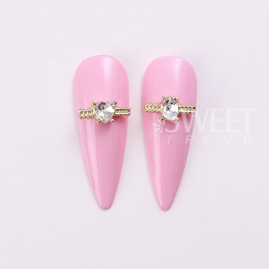 20 個混合リングメタルネイルアート装飾チャーム装飾品シャイニングゴールデンラブハートラインストーンネイルアクセサリージュエリーパーツ