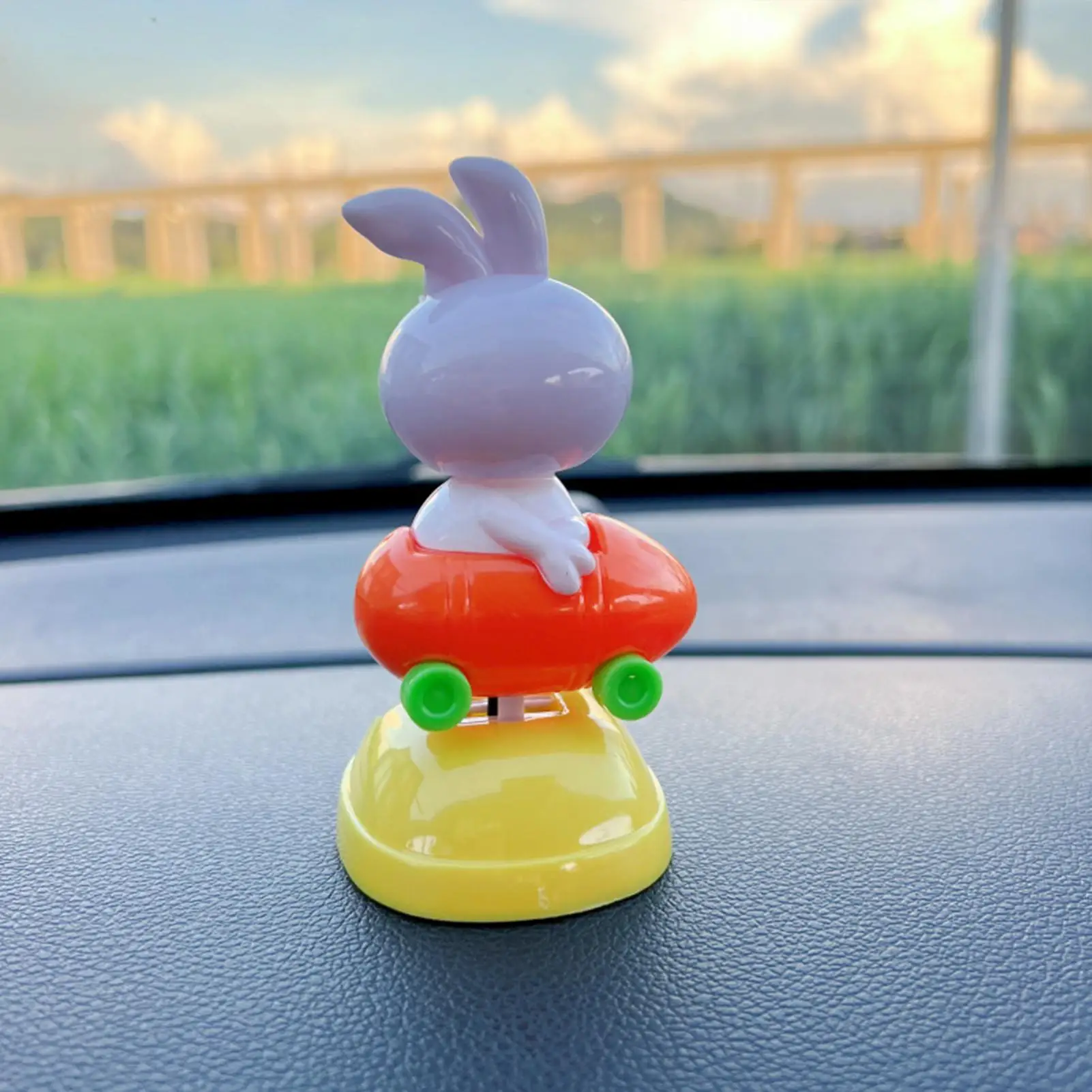 Figuras de dança movidas a energia solar coelho agitando boneca brinquedo decoração coelho dança solar bobble balançando cabeça para mesa de escritório do carro