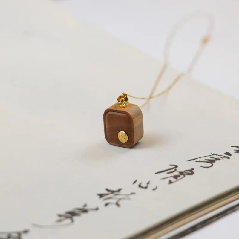 الجبل القديم خشب الصندل مطعمة زاكيم ساحة السكر السلام العلامة التجارية قلادة النمط الصيني الرجعية الحد الأدنى قلادة مجوهرات