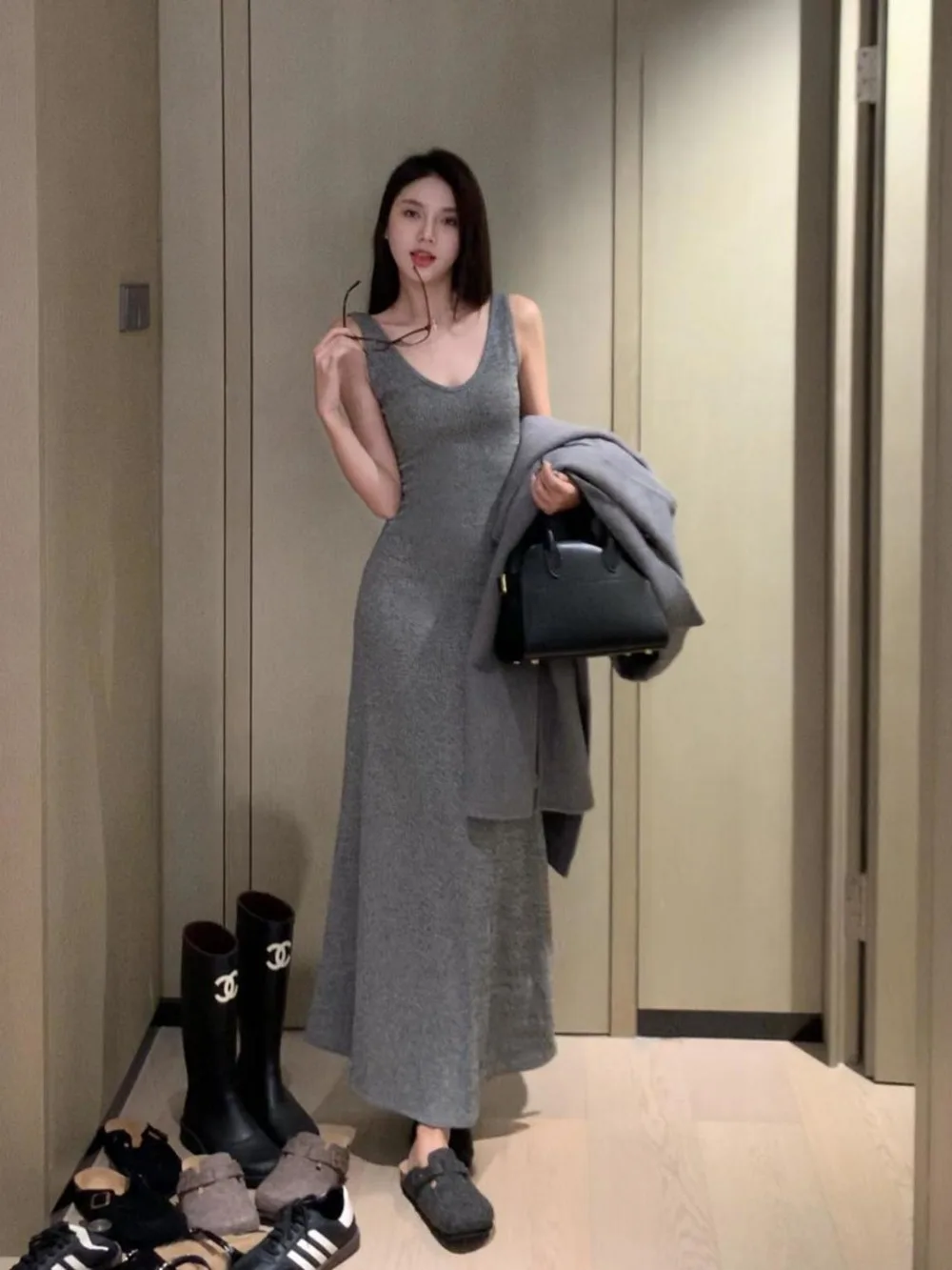 ‌ فستان نسائي محبوك - رقبة على شكل حرف V متوسط الطول، فستان متوسط الطول بدون أكمام للتخسيس، قطعة طبقات للخريف والشتاء