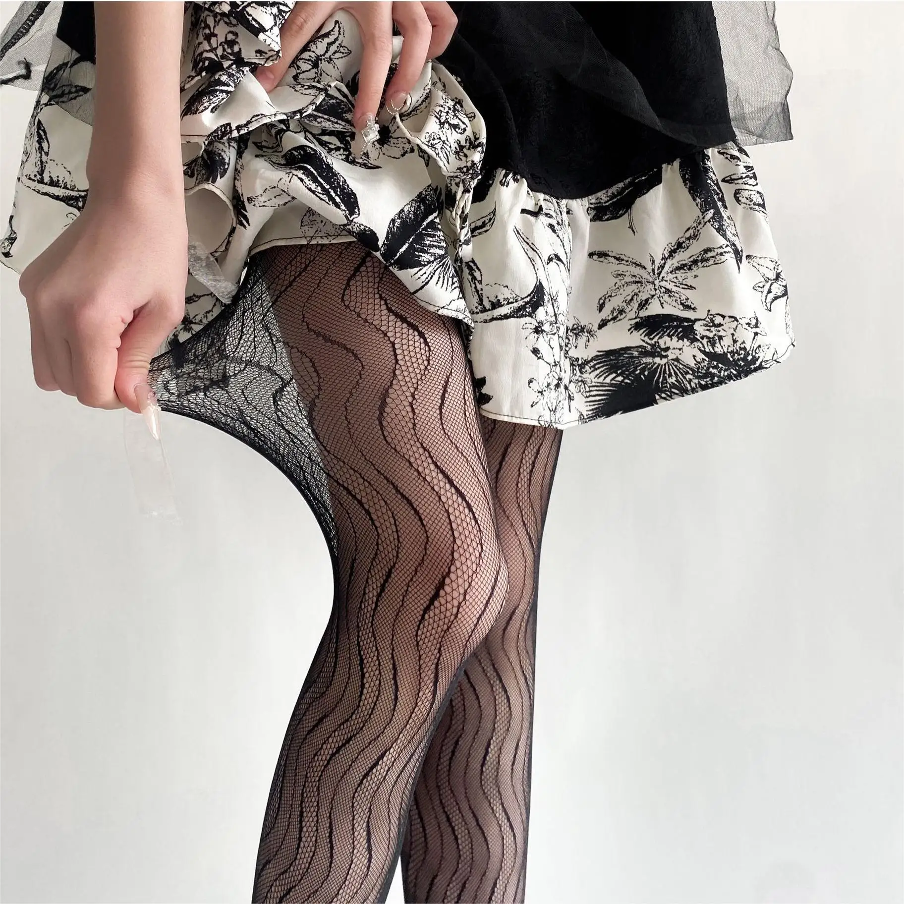 Spring Summer Thin Black Jacquard Stockings Ultra-thin Mesh Lace Fishnet Stockings Maillard Y2k Hollow Pantyhose Hot Girl Retro