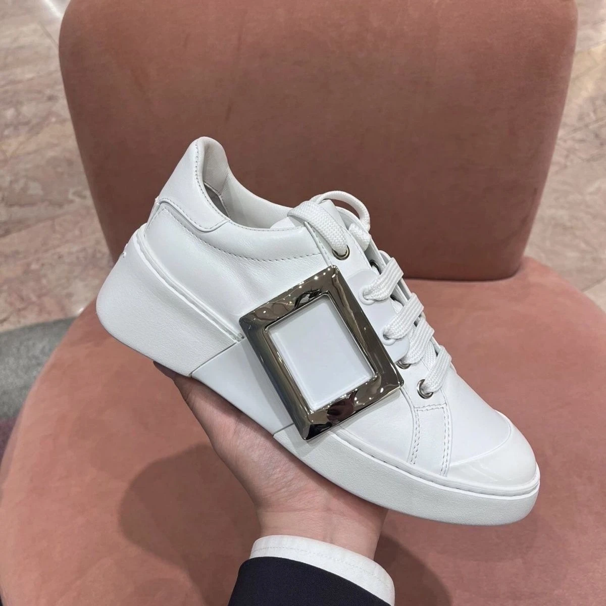 デザイナーの新作スクエアバックルラインストーンレザープラットフォームホワイトシューズスポーツシューズカジュアル身長アップ万能