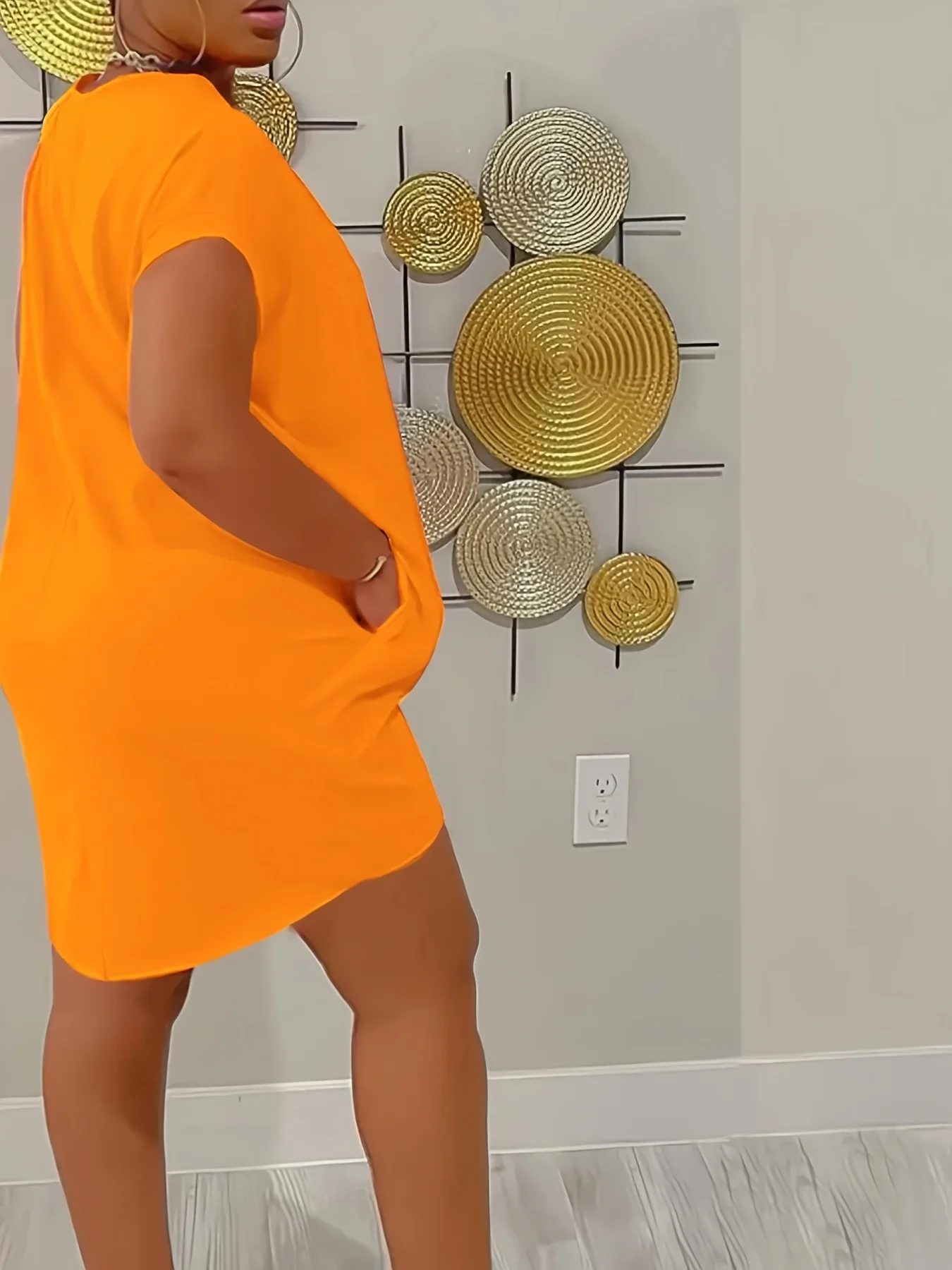 Robe t-shirt en tricot décontracté pour femmes, col rond, manches courtes, haut à la mode, noir avec motif de drapeau coloré