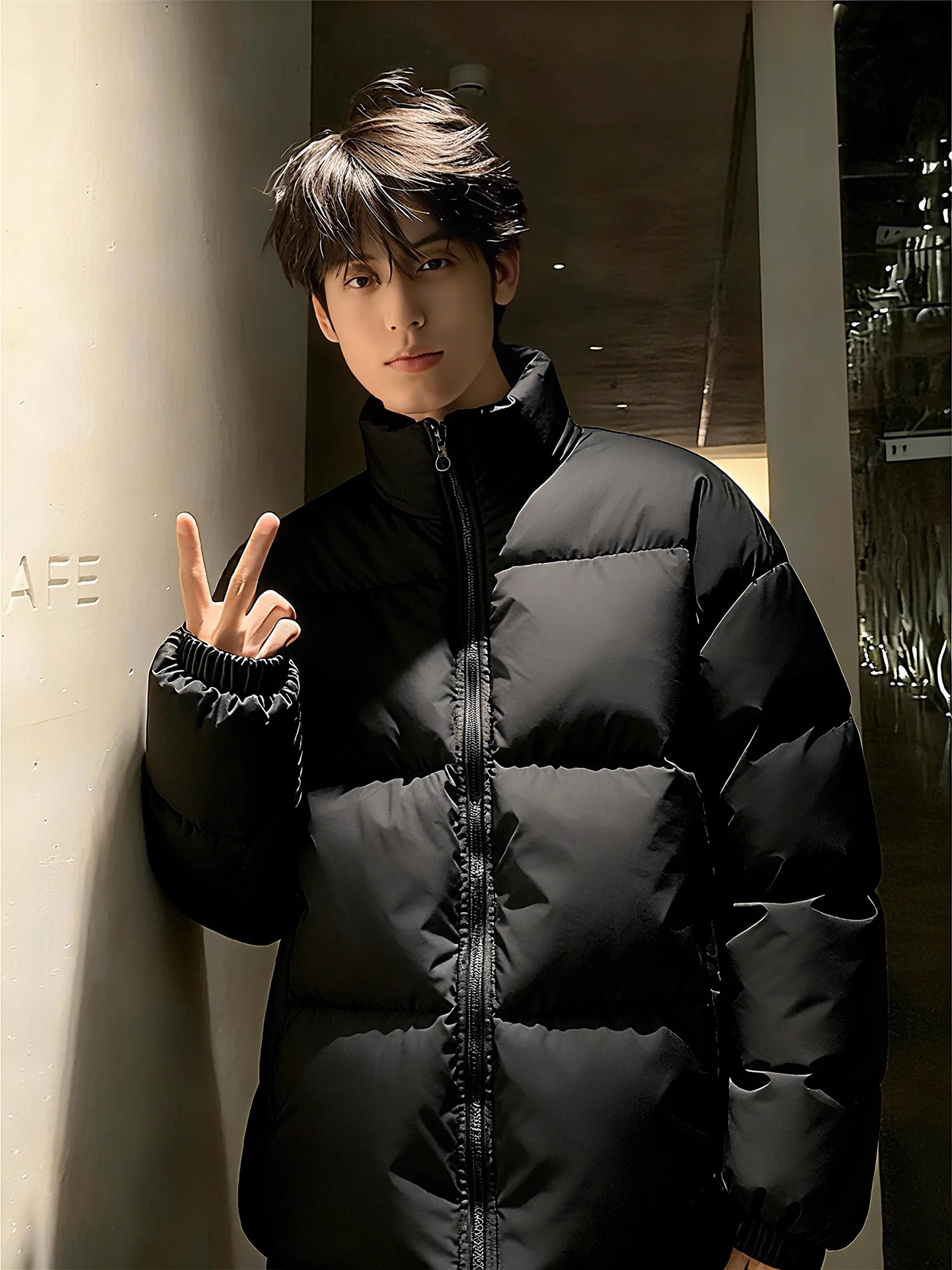 

Men's Bla down Cotton Jaet Winter Thiened Waterproof Bread Sle High-End Feeling Casual Outerwear Polyester Fiber