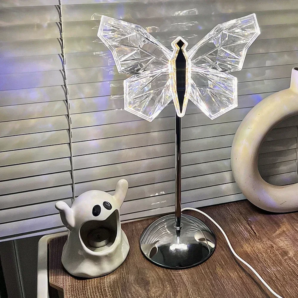 Lampe de bureau papillon en métal acrylique, atmosphère de frêne, ornement de bureau nordique, cadeau pour chambre de fille