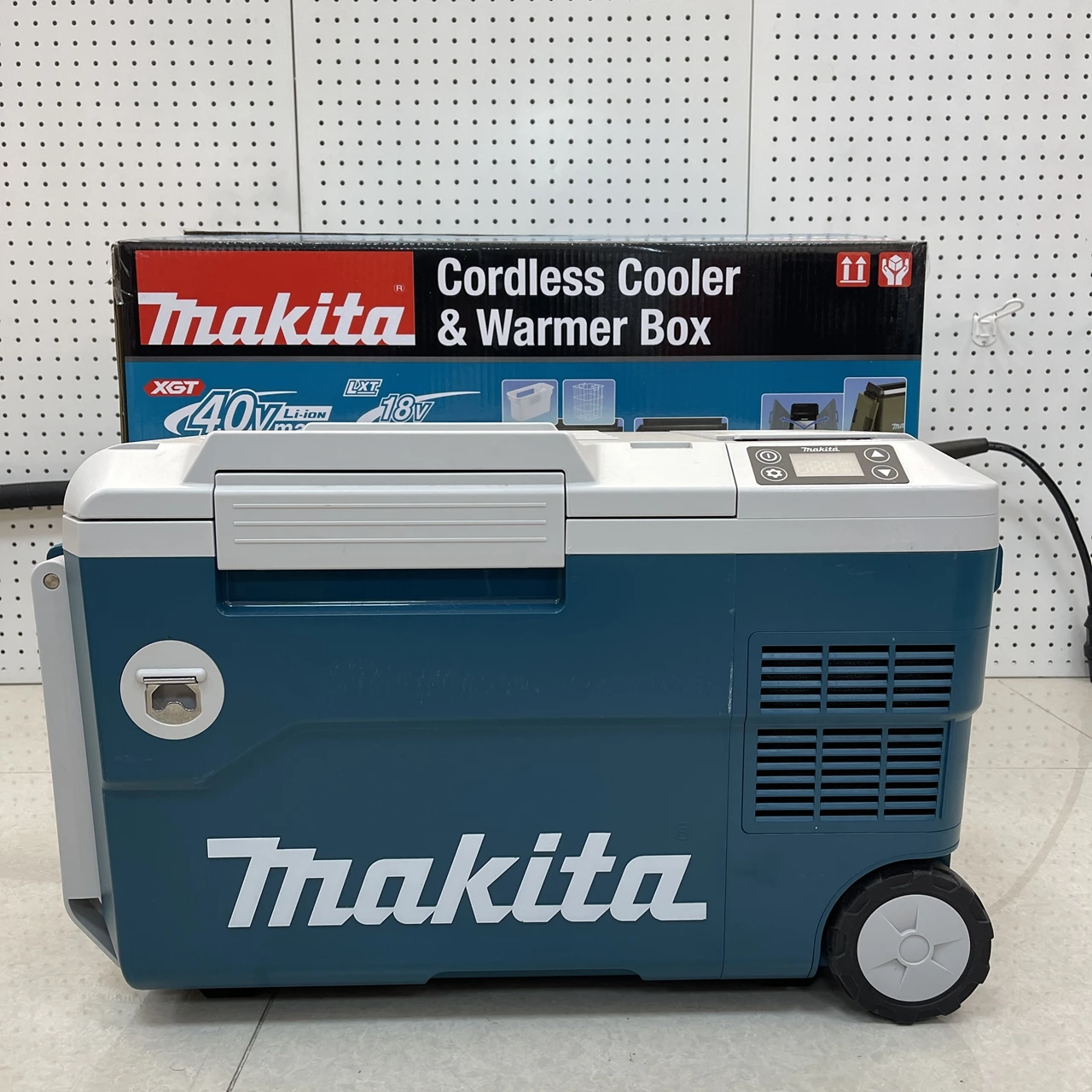 

Makita DCW180 Rechargeable Cold and Warm Dual Use Insulation Box Outdoor Camping 18V Car Refrigerator Only Body