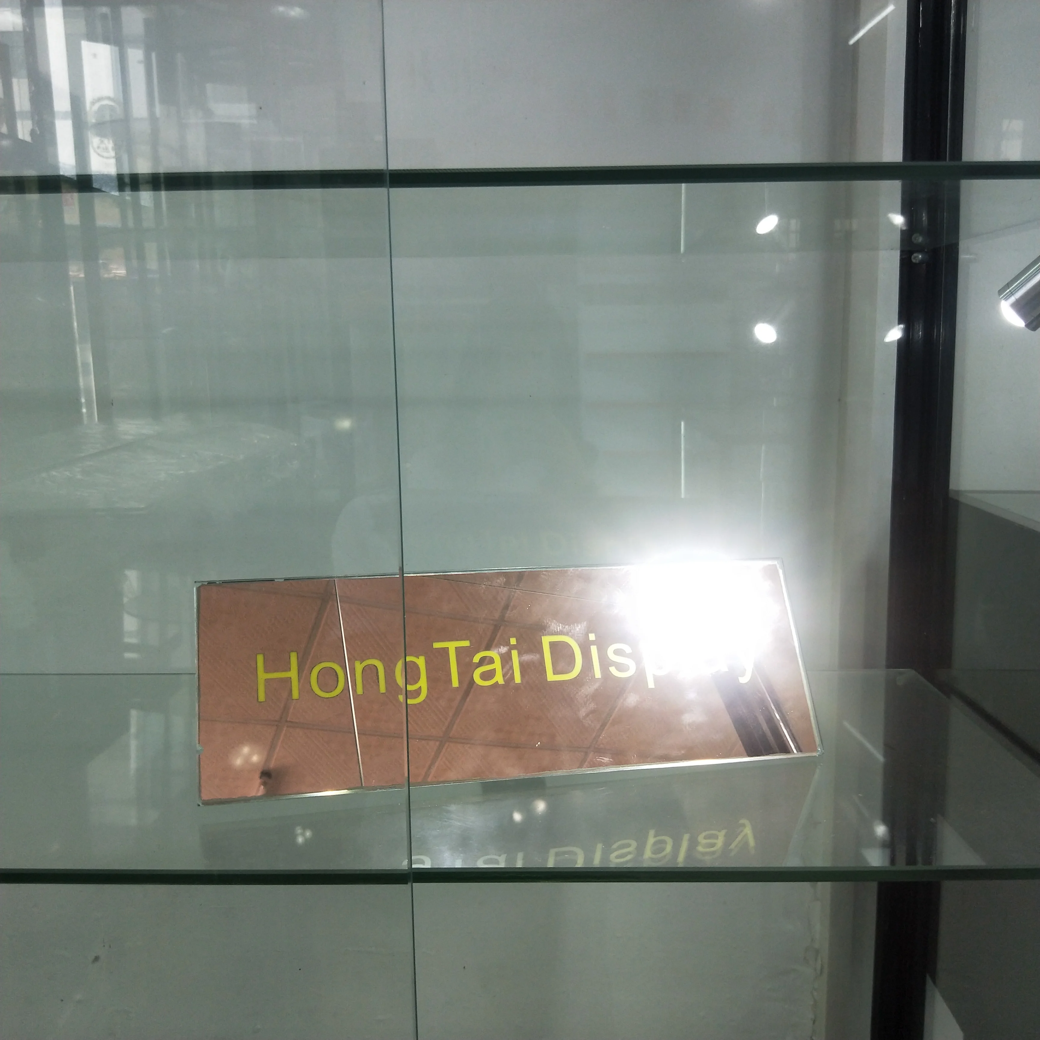 Custom.Hot Selling High End Tempered Glass Wall Display Cabinet With Led Lighting Shopping Mall Display Tall Cabinet