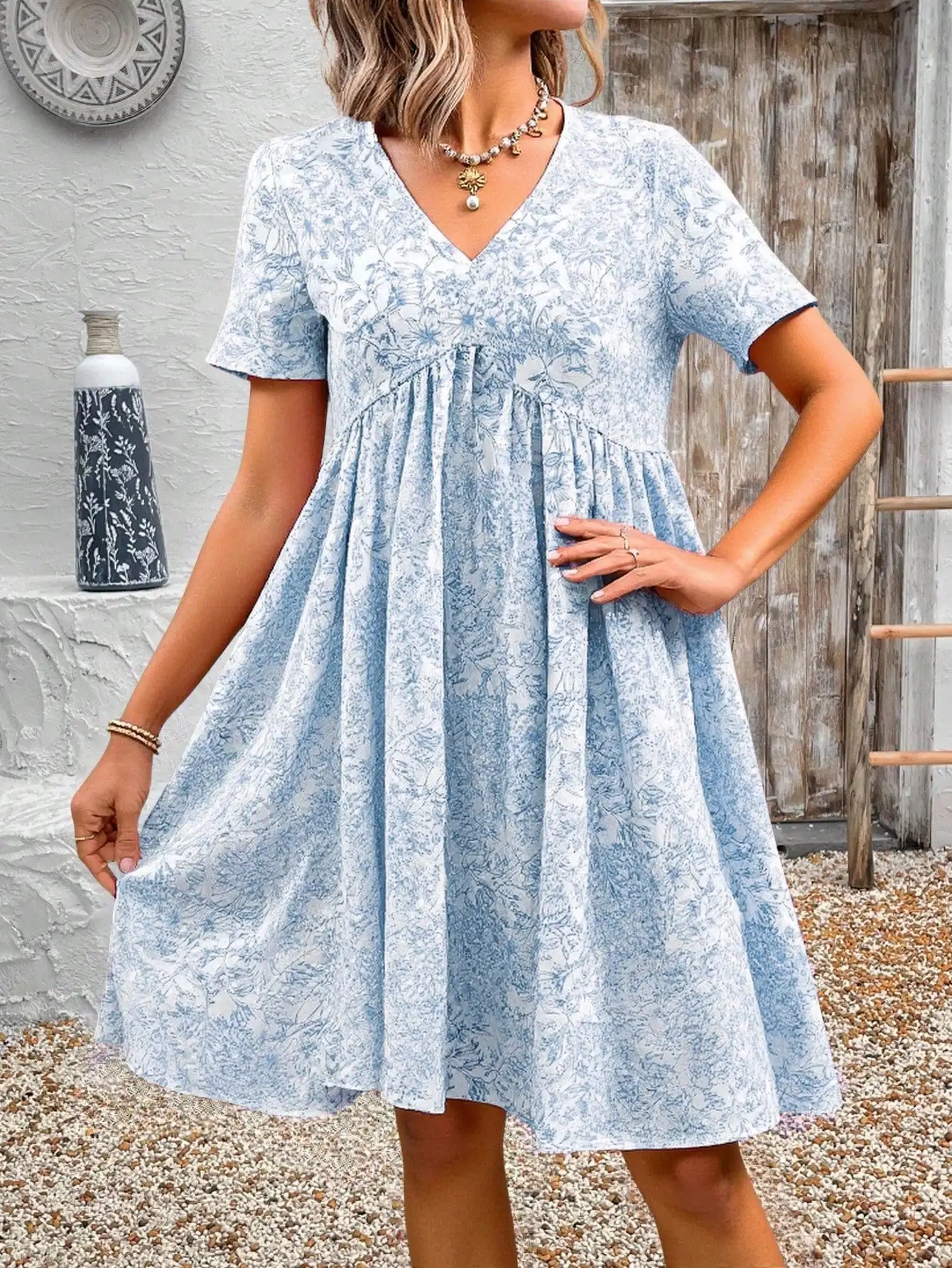 

Женское летнее платье А-силуэта с цветочным принтом, V-образным вырезом и короткими рукавами