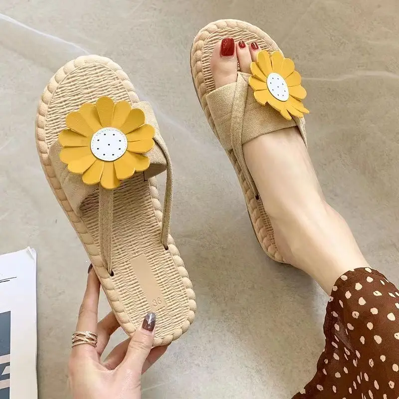 

2024 Summer New Woman's Flower Flat Sole Flip-Flop Slipper Soft Sole Non Slip Outdoor Beach Slippers Anti Odor Home Slippers