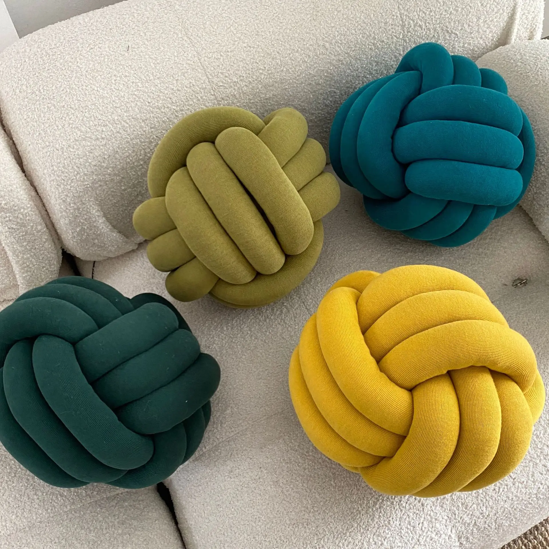 

Bubble Kiss DIY Knot Ball Pillow Pet Toy Cute Living Room Sofa Seat Cushion Creative Oversize Bedroom Decoration Throw Pillow