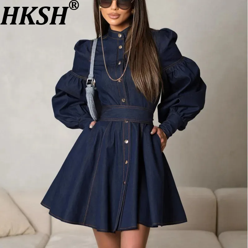 

HKSH 2026, весенне-осеннее новое женское джинсовое платье с рукавами-фонариками и воротником-стойкой, однобортное платье в стиле ретро с затягивающей талией HK3103
