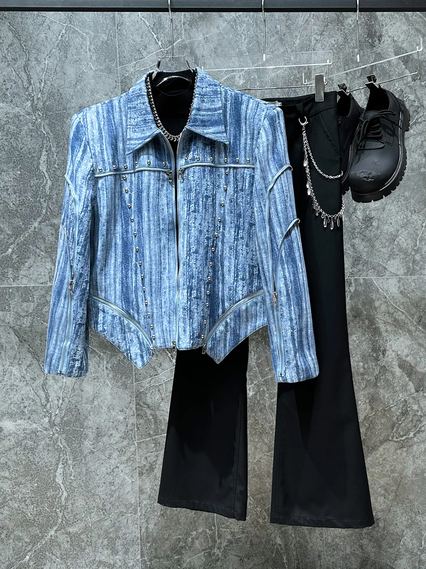 

Модная мужская куртка с заклепками, молодежная, стильная, весенне-осенняя, свободного кроя, с металлическим декором, премиум-класса, верхняя одежда