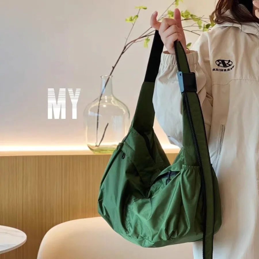 

Folding Outdoor One-shoulder Crossbody Bag for Men and Women Commuting Oxford Cloth Waterproof and Lightweight Large Capacity
