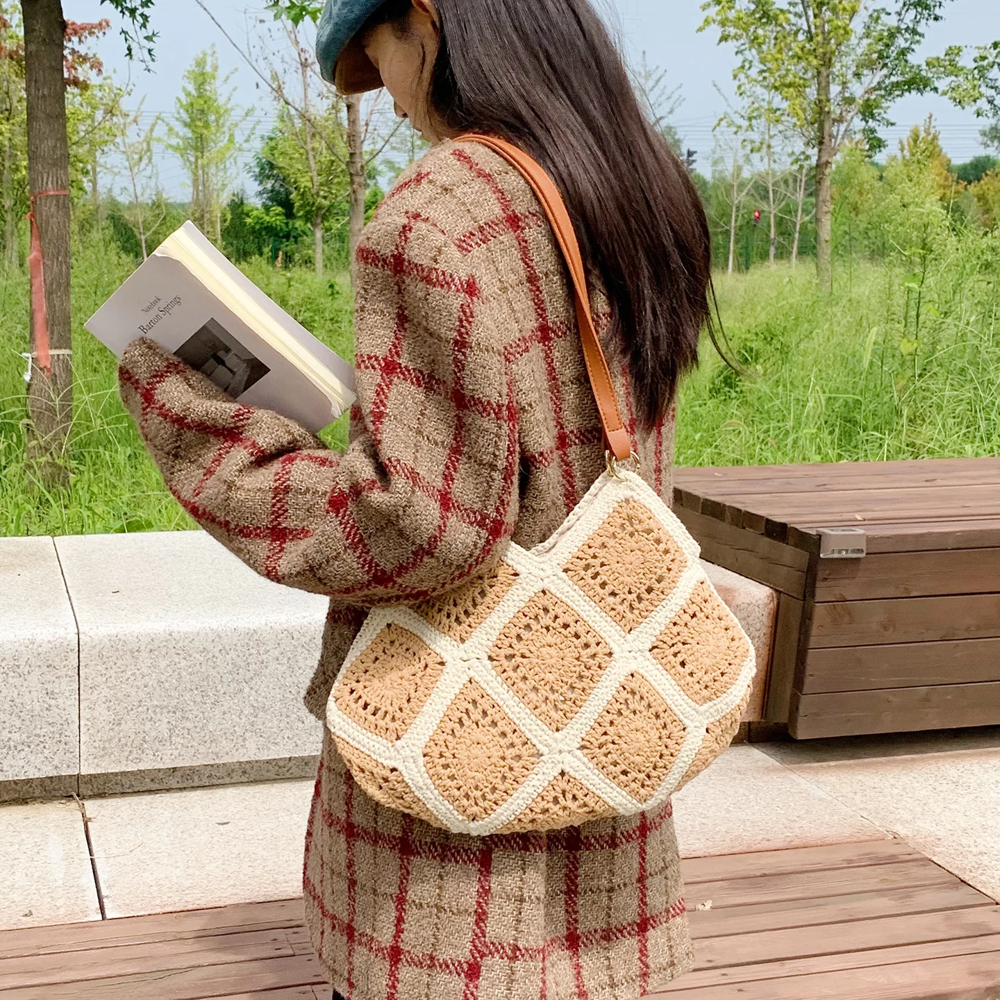 

2025 New Hollow Woven Bag Vacation Crocheted Shoulder Tote Beach Leisure Straw Large Capacity Commuter Bag