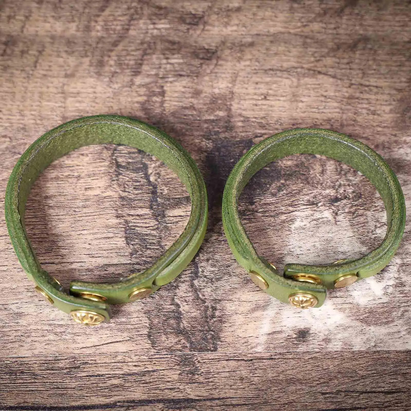S.WORKER Handgefertigtes Vintage-Armband aus echtem Vollnarbenleder, Vintage-Handgelenkschlaufe für Paare – Detail 12
