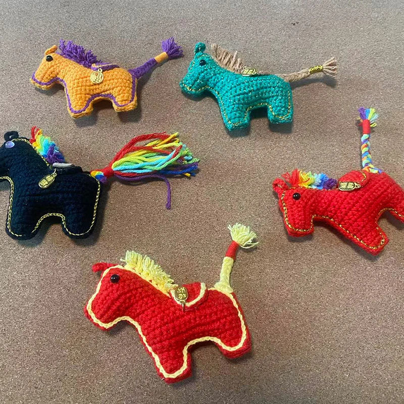 

Multi-colored pony keychain, suitable for hanging on bags, hand-woven pony doll crochet keychain, fun horse-shaped keychain