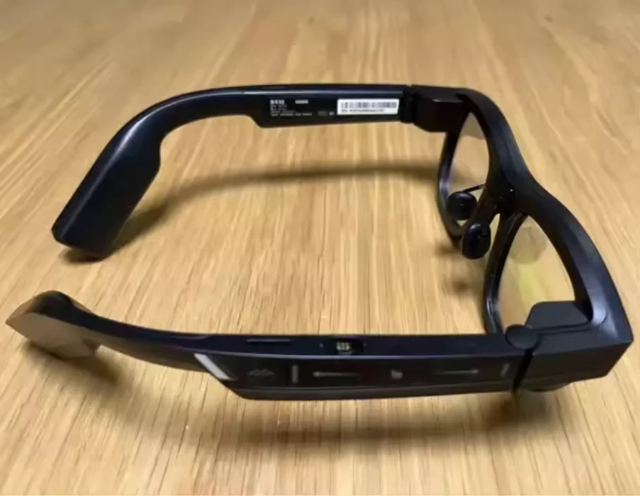 TCL RayNeo X2 binocular full-color wireless AR glasses AI-assisted translation commands activate multiple languages