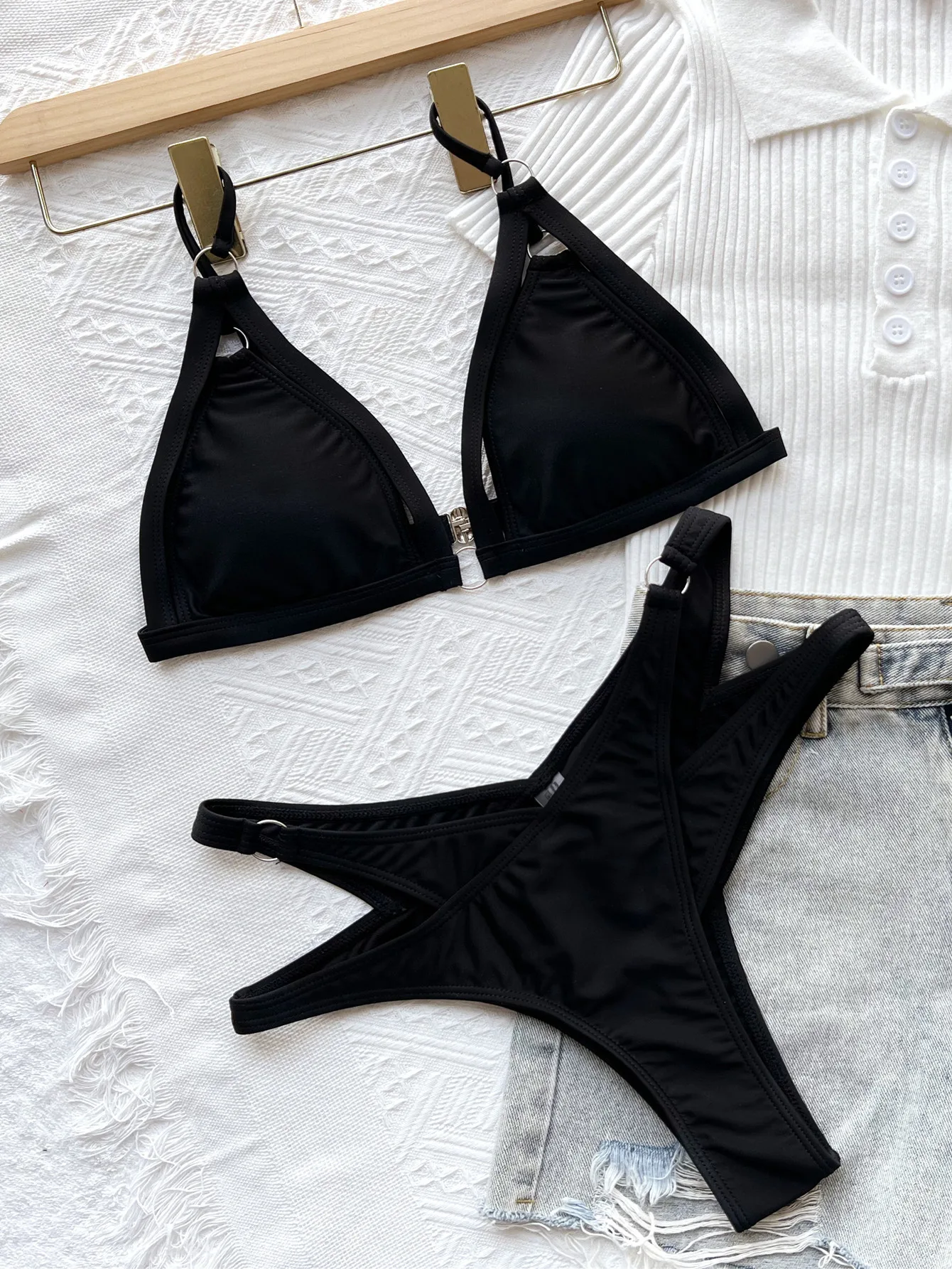 Black Strappy Cutout Bikini Swimwear Set With Metal Ring Accents For Vacation And Poolside