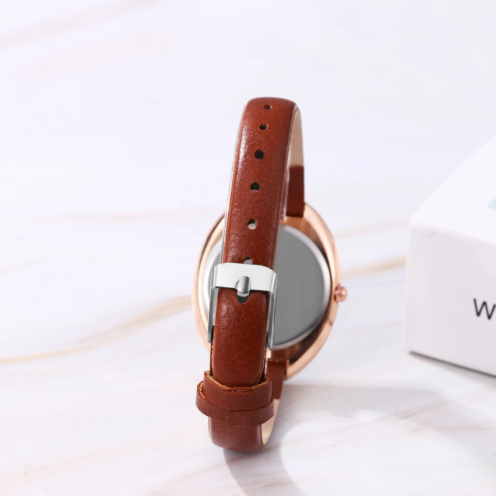 Lancarro donna quarzo ovale in pelle Ultra-sottile orologio a strisce scala squisita orologio moda donna anniversario regalo di san valentino