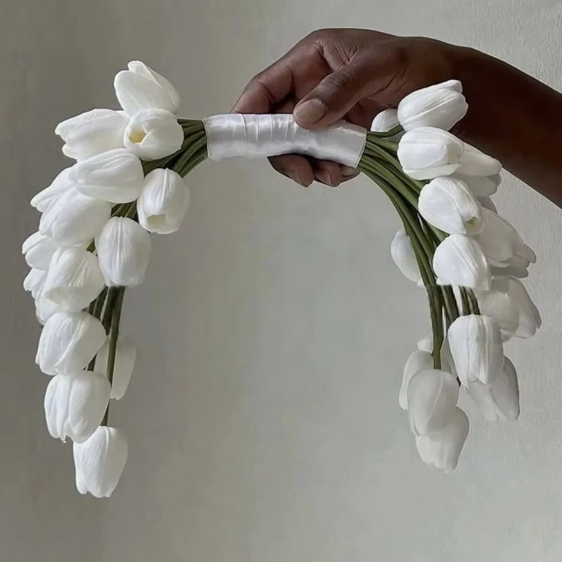 Holding calla lily tulip pearl string flower wedding bouquet engagement ceremony photo props