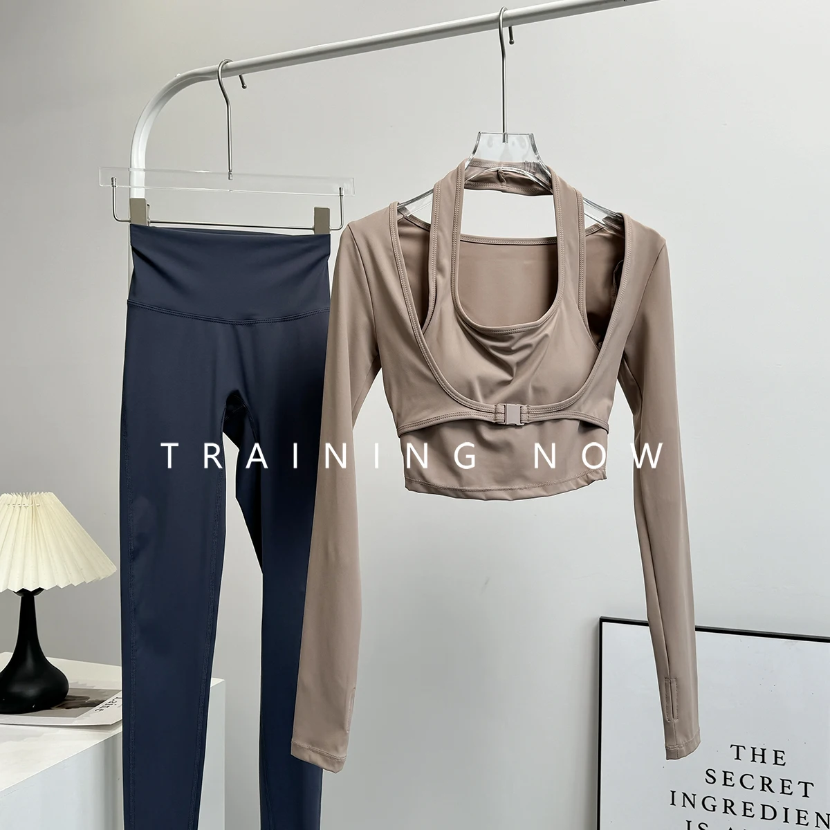 

Yoga suit for women in autumn slim fit and fashionable Pilates professional morning jogging training exercise fitness suit