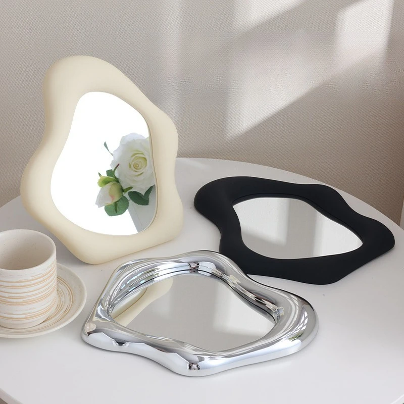 

Модные серебряные декоративные зеркала с гальваническим покрытием, лазерные зеркала для макияжа для женщин, гофрированные зеркала неправильной формы, косметические зеркала для декора комнаты